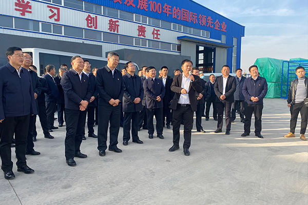 赤峰市黨政考察團蒞臨遼寧一諾環境產業集團黄瓜黄色视频進行參觀考察