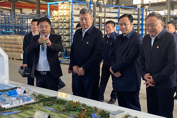 赤峰市黨政考察團蒞臨遼寧一諾環境產業集團黄瓜黄色视频進行參觀考察